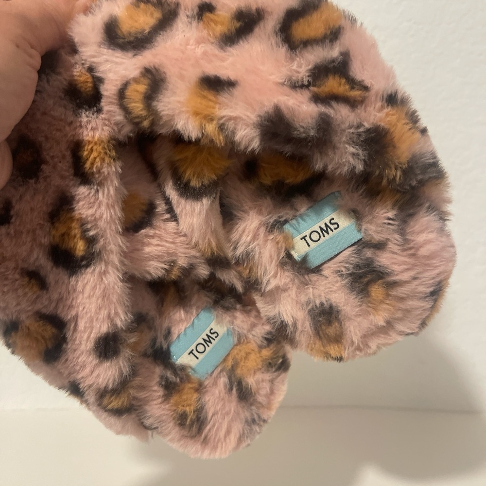 Toms Pink Leopard Print Slippers - Picture 6 of 10